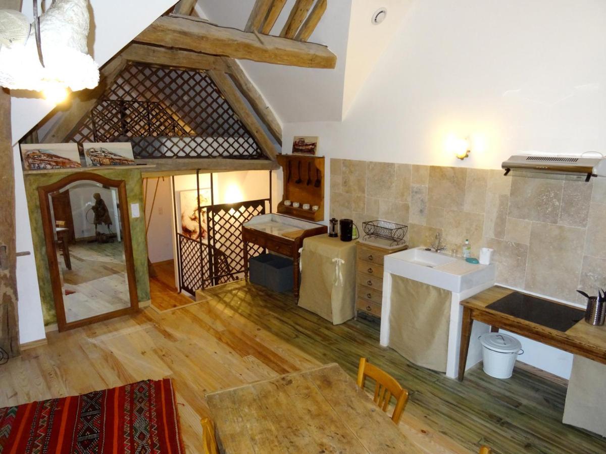 Bed and Breakfast L'Escalier Des Reves Saint-Sauveur-en-Puisaye Esterno foto