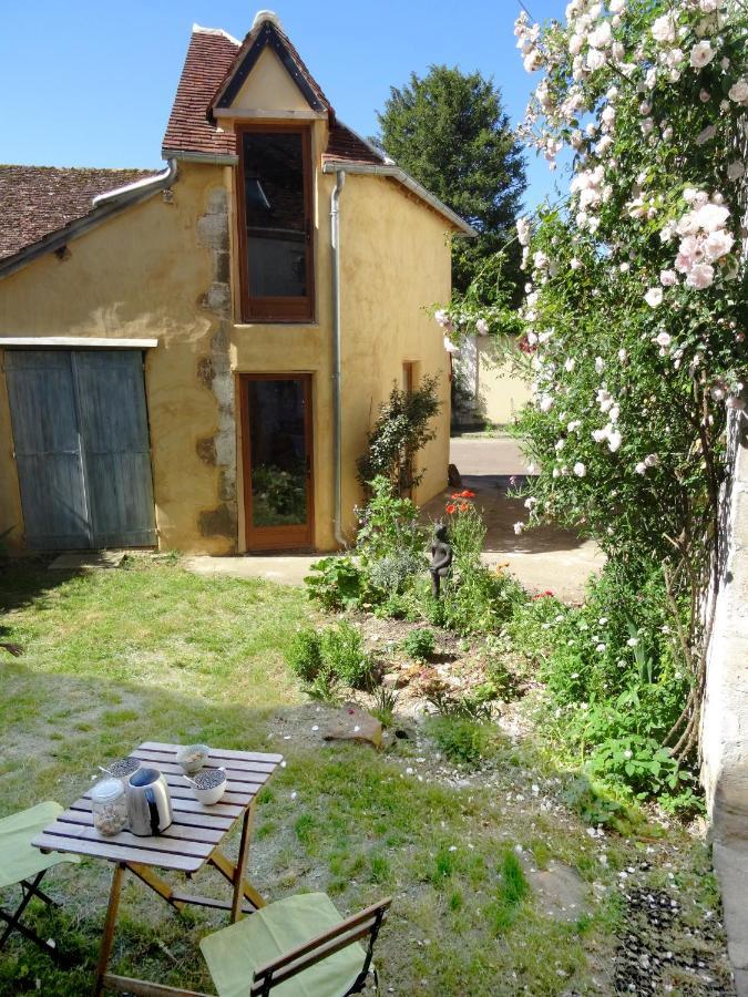 Bed and Breakfast L'Escalier Des Reves Saint-Sauveur-en-Puisaye Esterno foto