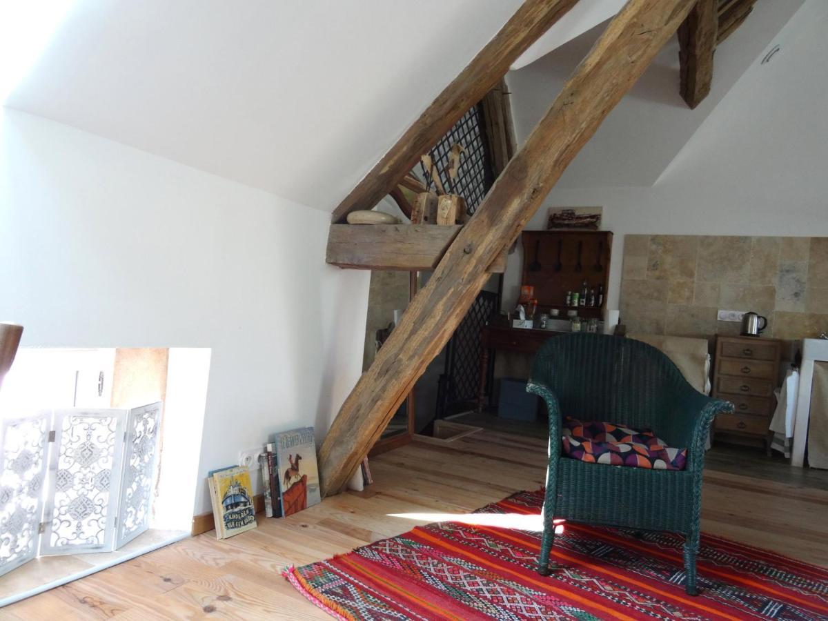 Bed and Breakfast L'Escalier Des Reves Saint-Sauveur-en-Puisaye Esterno foto