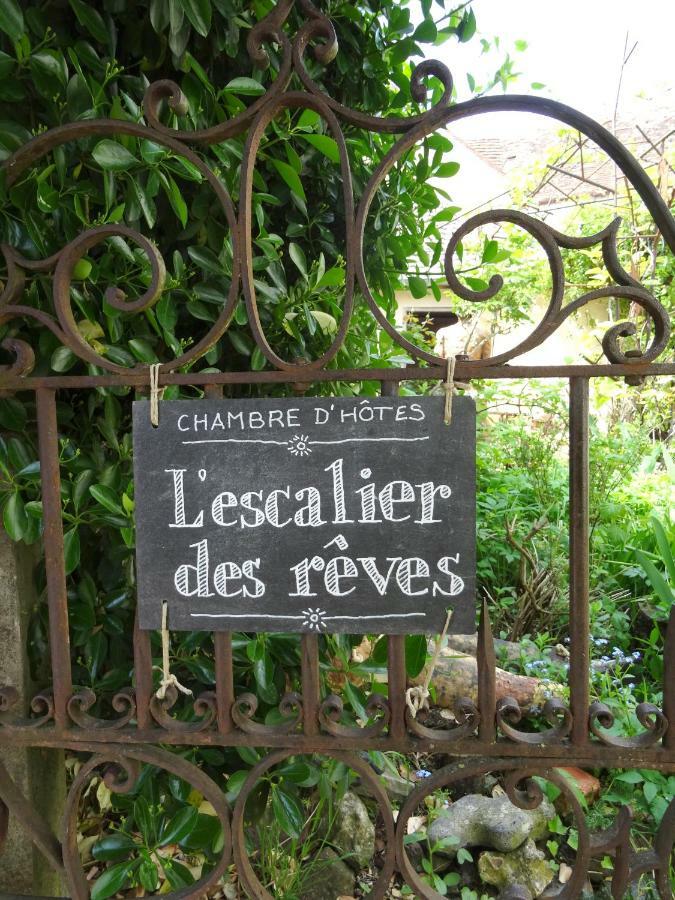 Bed and Breakfast L'Escalier Des Reves Saint-Sauveur-en-Puisaye Esterno foto